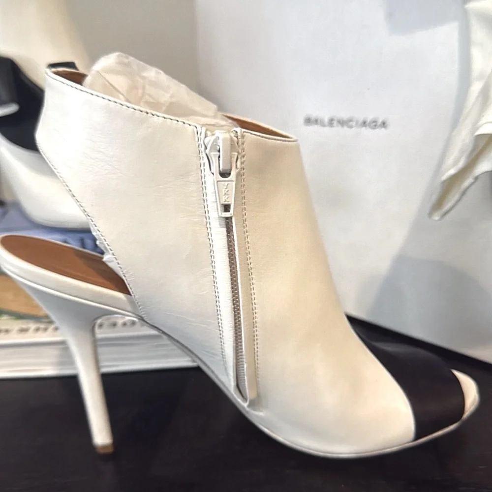 Balenciaga Leather Ruffle Ankle Boots White Black Size 10 - Picture 4 of 8